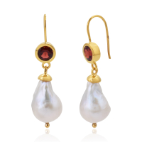 Parel met Granaat Oorhangers model E010187